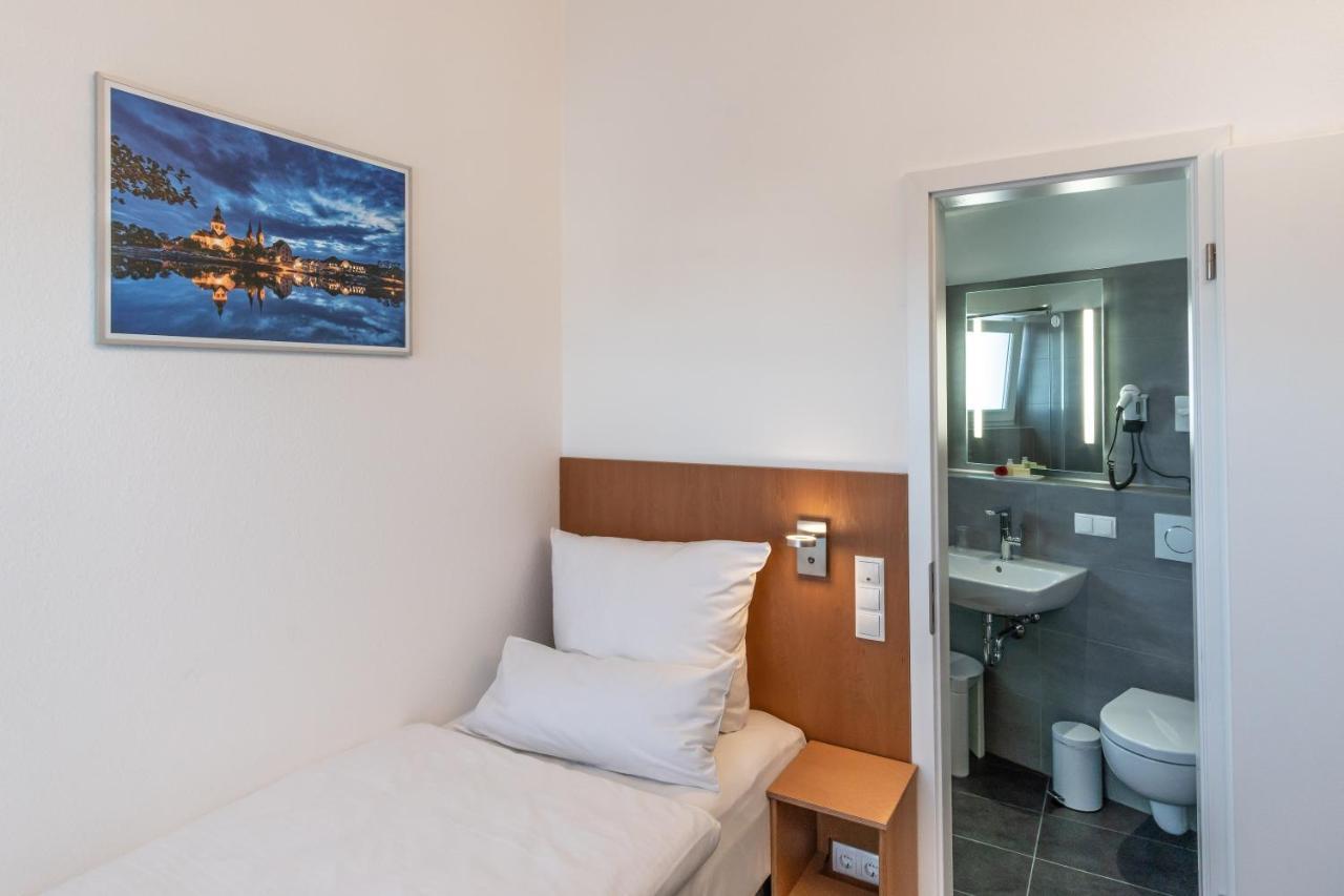 Hotel Elysee Seligenstadt Exteriör bild